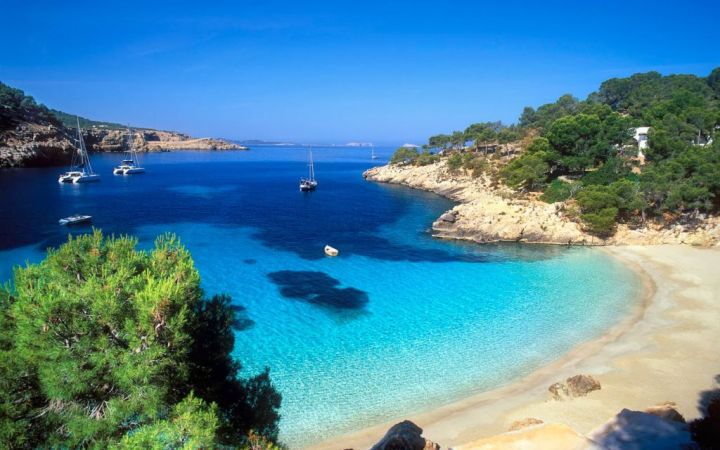 Playa Cala Salada, Ibiza (Cala Salada beach, in Ibiza)